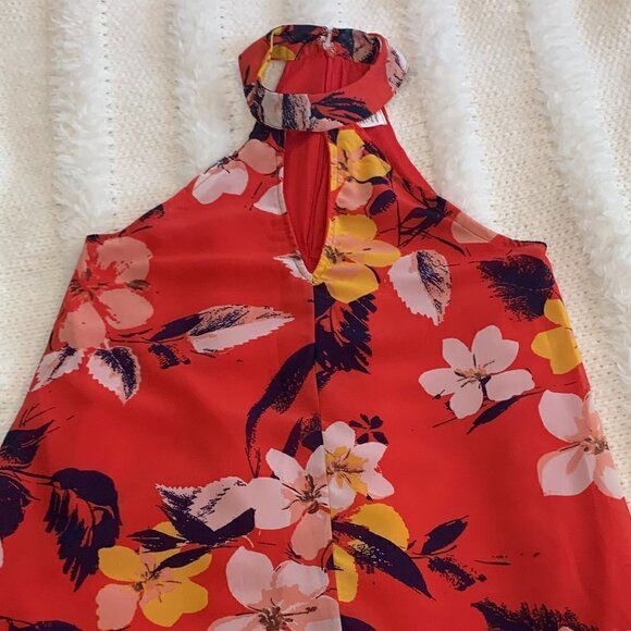 🔥🔥SALE🔥🔥JAPNA Red Floral Keyhole Sleeveless Blouse - Picture 2 of 4